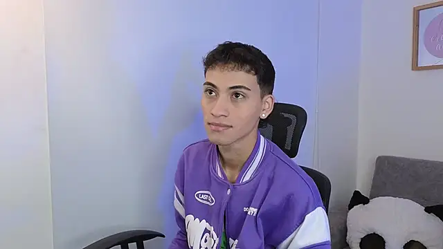 yulian vasquez online show from September 23, 2025, 12:23 pm