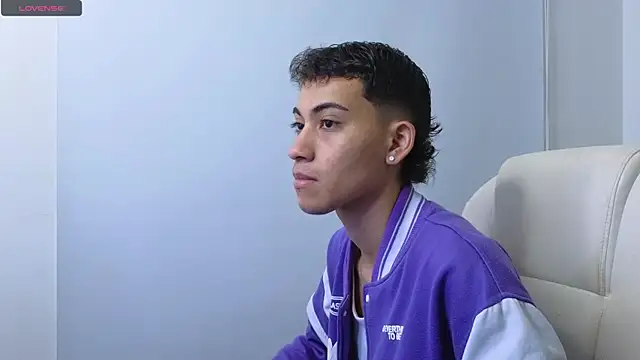 yulian vasquez online show from September 15, 2025, 12:16 pm