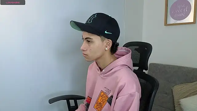 yulian vasquez online show from September 25, 2025, 12:11 pm