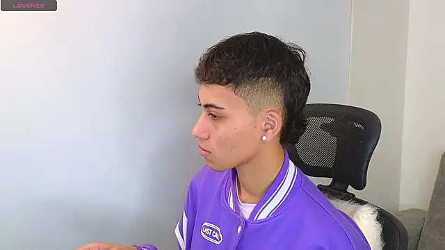 yulian vasquez online show from October 2, 2025, 12:08 pm