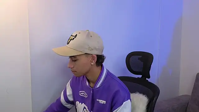 yulian vasquez online show from October 4, 2025, 12:17 pm