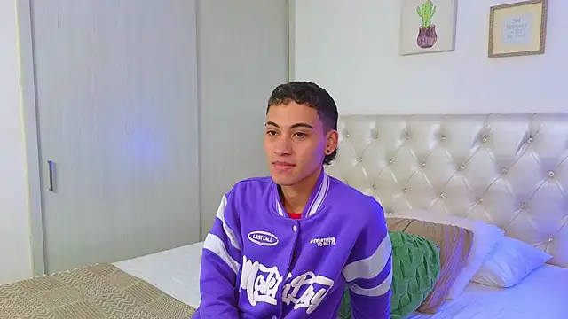 yulian vasquez online show from January 15, 2026, 7:39 pm