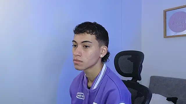 yulian vasquez online show from September 22, 2025, 12:22 pm