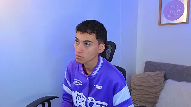 yulian vasquez online show from September 26, 2025, 12:23 pm