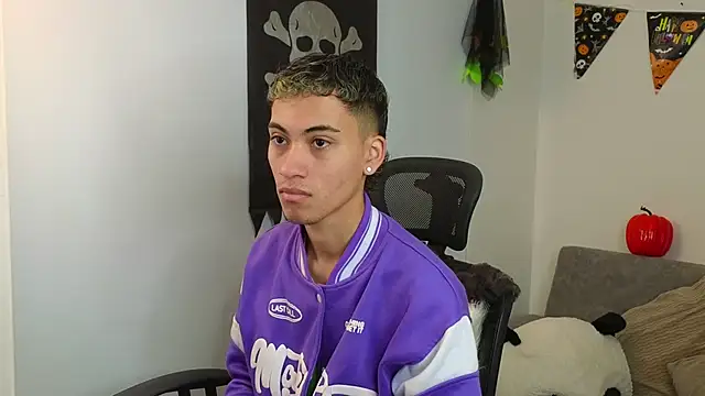 yulian vasquez online show from October 15, 2025, 12:24 pm