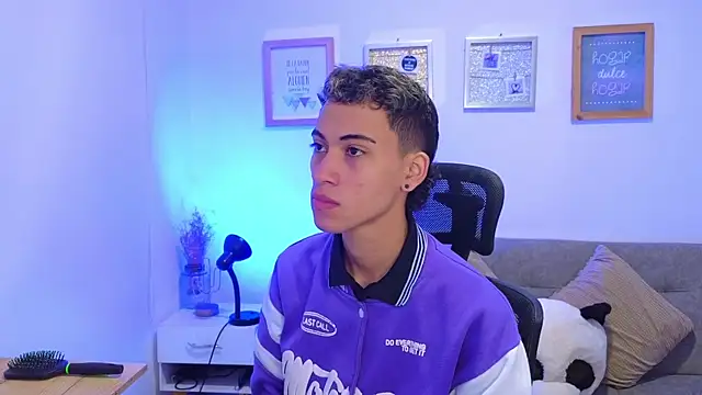 yulian vasquez online show from December 19, 2025, 12:18 pm