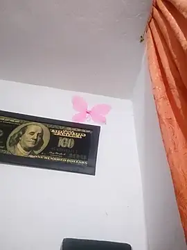 Valenn fernandez online show from June 15, 2026, 3:07 am