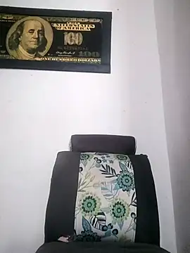Snapshot of Valenn_fernandez chatting on April 25, 2026, 4:26 pm Valenn fernandez online show from April 25, 2026, 4:26 pm