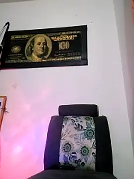 Valenn fernandez online show from April 15, 2026, 4:11 pm