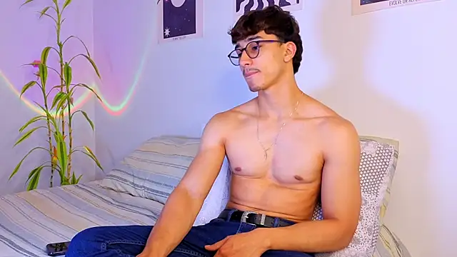 LatinReall online show from September 24, 2025, 3:57 am