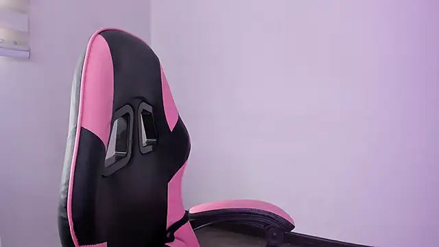 Arianna Jannes online show from April 14, 2026, 3:50 pm