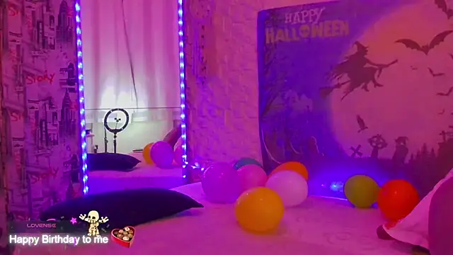 TayllorSweet  online show from October 28, 2025, 10:52 pm