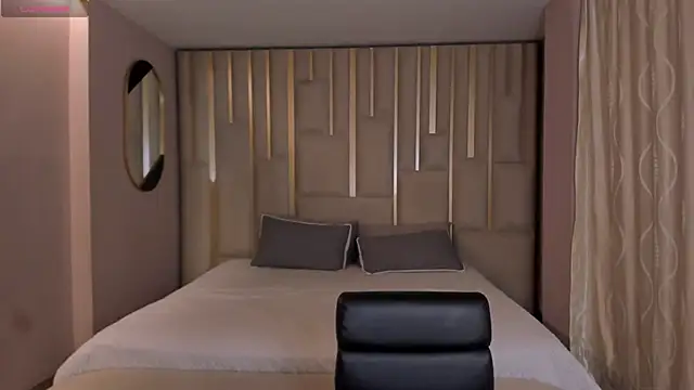 AmbarJames  online show from April 18, 2026, 12:07 pm