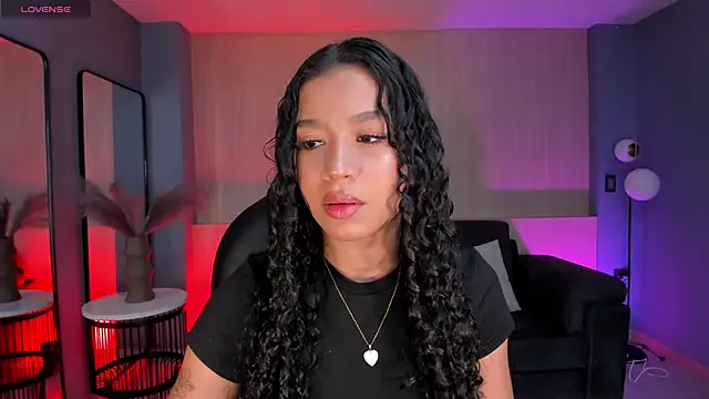 SophieHouston  online show from September 21, 2025, 11:10 pm