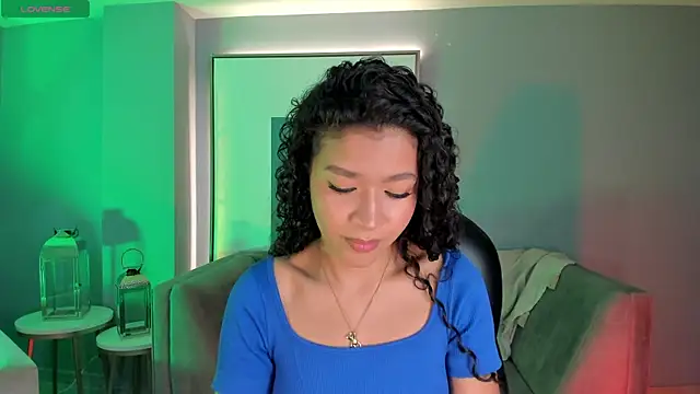 SophieHouston  online show from October 16, 2025, 3:26 am