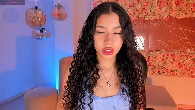 SophieHouston  online show from October 3, 2025, 4:36 am