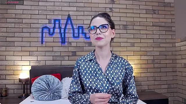 KaylaLewys online show from September 8, 2025, 5:34 pm