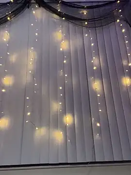 moan4mona online show from September 14, 2025, 4:24 am