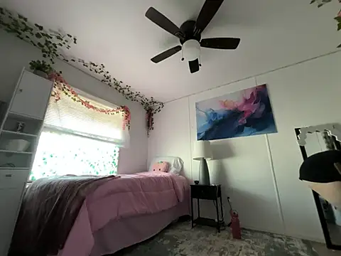 moan4mona online show from April 5, 2026, 8:37 pm