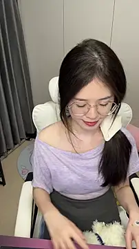 Qianqian-888 online show from October 28, 2025, 12:59 pm