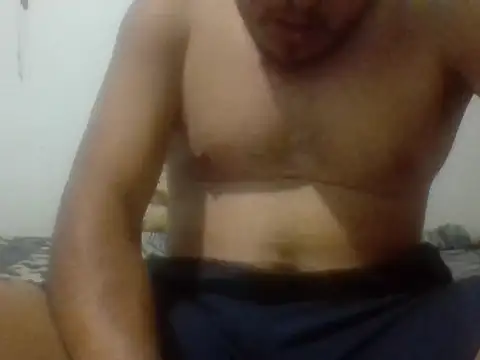 santiii   12 online show from December 15, 2025, 5:02 am