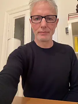 SexyLeon8 online show from February 7, 2025, 4:35 pm