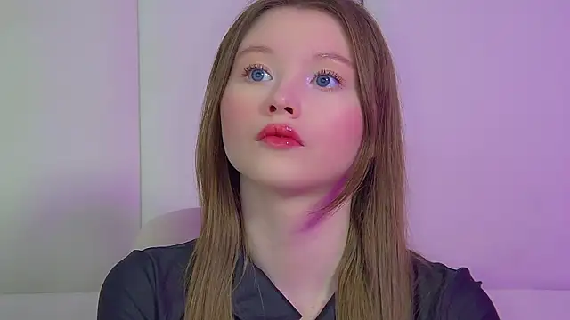 Snapshot of KeiraAsti chatting on May 12, 2026, 6:47 pm KeiraAsti online show from May 12, 2026, 6:47 pm