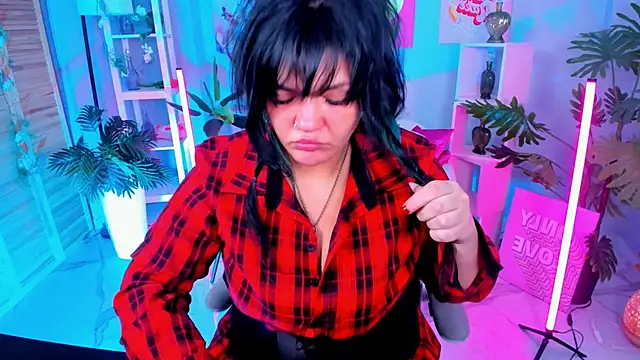 MaryHarrys online show from October 3, 2025, 8:32 pm