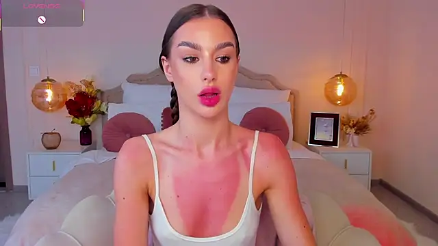 Snapshot of MilaMour chatting on May 19, 2026, 2:07 am MilaMour online show from May 19, 2026, 2:07 am