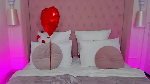 MilaMour online show from February 20, 2026, 7:21 am