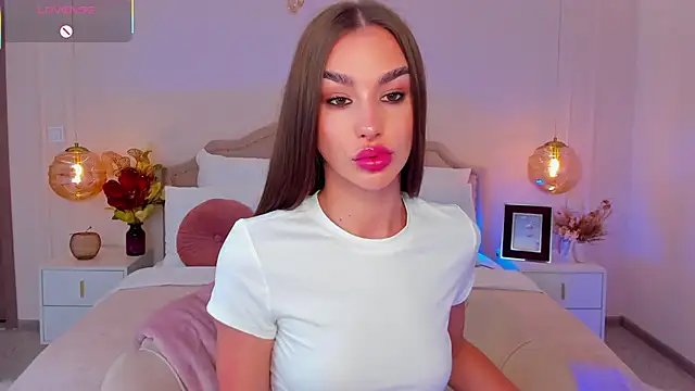 Snapshot of MilaMour chatting on May 19, 2026, 7:21 pm MilaMour online show from May 19, 2026, 7:21 pm