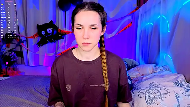 -CindyLou online show from October 31, 2025, 8:38 pm