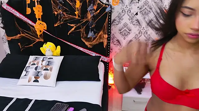 Snapshot of Becca_Grims chatting on October 25, 2025, 3:38 am Becca Grims online show from October 25, 2025, 3:38 am