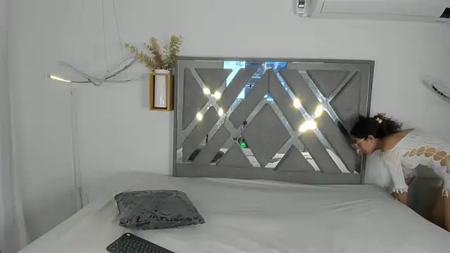 Akira Hime online show from October 21, 2025, 4:34 am