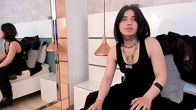 Ashkoreh online show from September 26, 2025, 7:43 pm