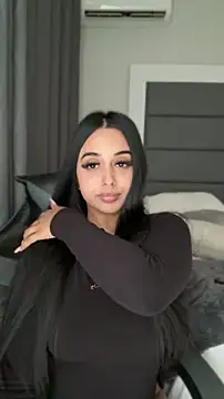 LilMisIndianx online show from April 12, 2026, 1:03 pm