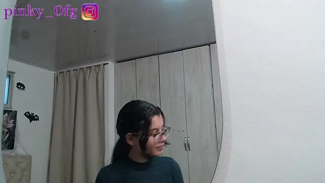 Snapshot of pinky_f00x chatting on October 16, 2025, 10:07 pm pinky f00x online show from October 16, 2025, 10:07 pm