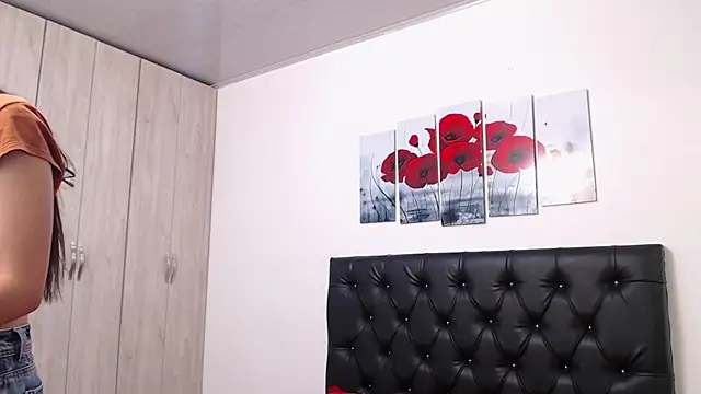 Snapshot of pinky_f00x chatting on November 8, 2025, 7:39 pm pinky f00x online show from November 8, 2025, 7:39 pm