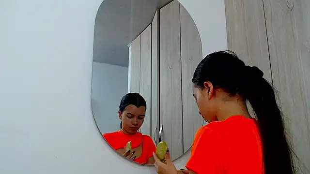 Snapshot of pinky_f00x chatting on February 20, 2026, 7:27 pm pinky f00x online show from February 20, 2026, 7:27 pm