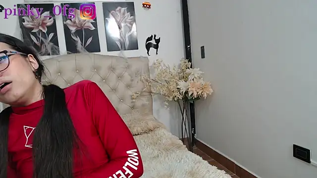 Snapshot of pinky_f00x chatting on October 16, 2025, 12:08 am pinky f00x online show from October 16, 2025, 12:08 am