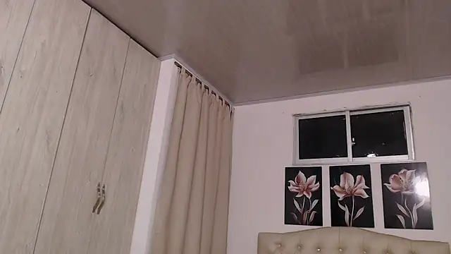 Snapshot of pinky_f00x chatting on September 27, 2025, 12:39 am pinky f00x online show from September 27, 2025, 12:39 am