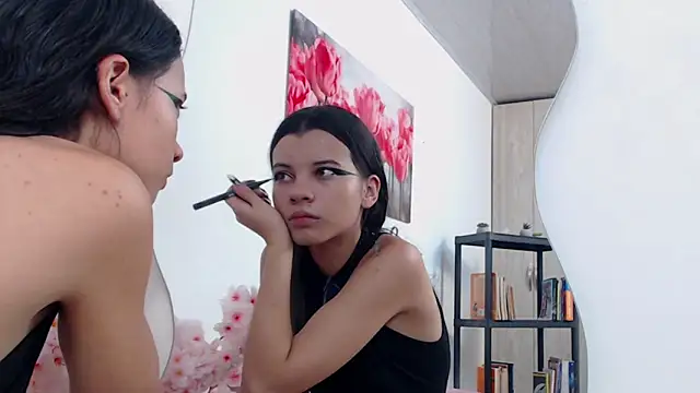 pinky f00x online show from April 7, 2026, 7:48 pm