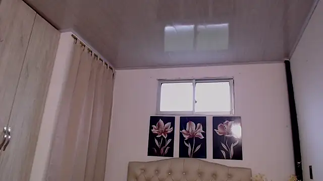 Snapshot of pinky_f00x chatting on September 28, 2025, 7:32 pm pinky f00x online show from September 28, 2025, 7:32 pm