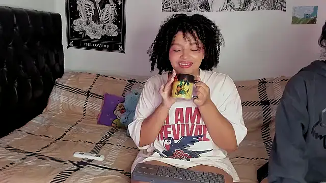 chloe kisses online show from September 12, 2025, 10:26 am