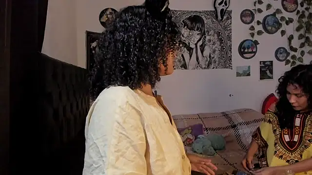 chloe kisses online show from September 26, 2025, 11:06 am