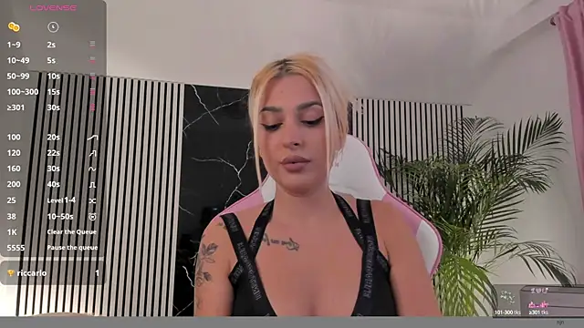 daisyblushh online show from October 28, 2025, 7:35 pm