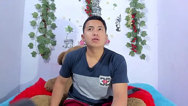 NataliaAndJulliam online show from January 13, 2026, 3:54 am