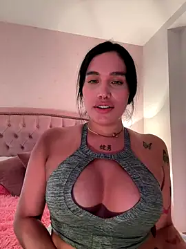 Snapshot of Bella__Wood chatting on November 13, 2025, 8:02 pm Bella Wood online show from November 13, 2025, 8:02 pm