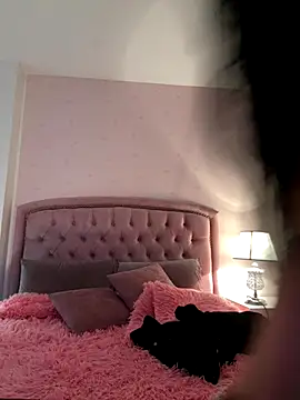 Snapshot of Bella__Wood chatting on October 17, 2025, 8:32 pm Bella Wood online show from October 17, 2025, 8:32 pm