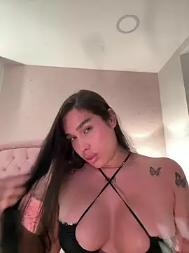 Snapshot of Bella__Wood chatting on June 24, 2026, 10:07 pm Bella Wood online show from June 24, 2026, 10:07 pm